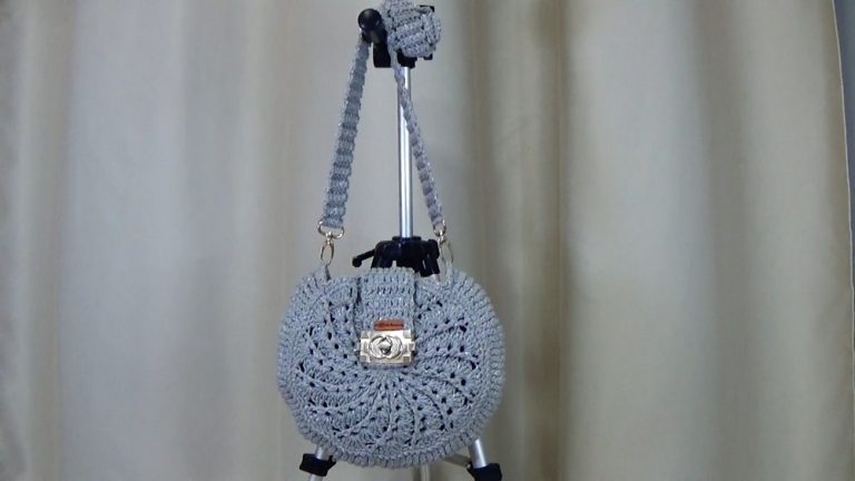 Compact Crochet Bag Pattern For Brighten Up Any Look