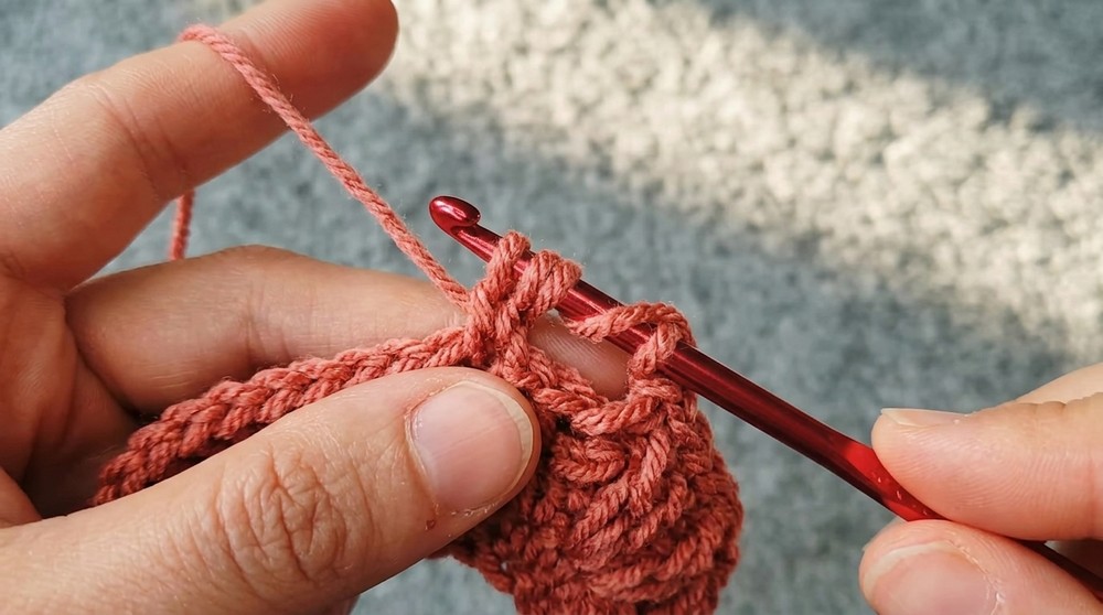 A new crochet shawl with a gorgeous and very easy stitch 5
