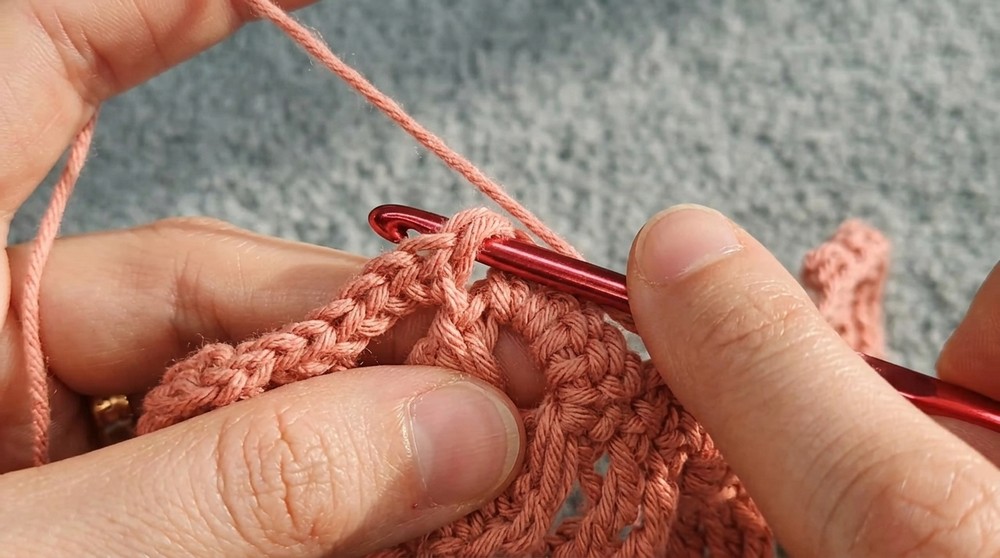 A new crochet shawl with a gorgeous and very easy stitch 6