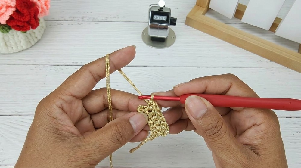 Crochet Bag Tutorial How to Crochet a Bag – Easy Gray Drawstring Tote 2