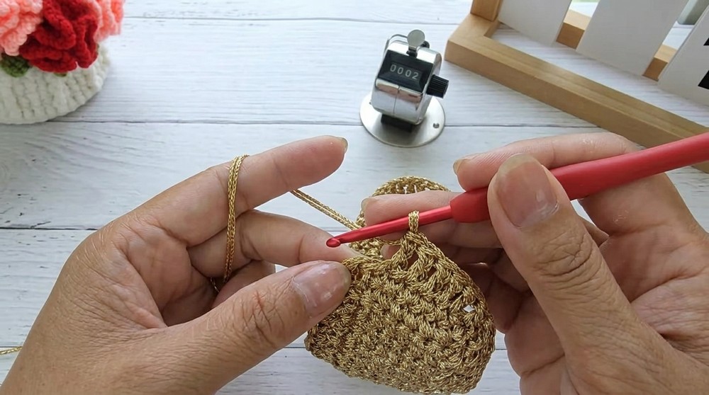 Crochet Bag Tutorial How to Crochet a Bag – Easy Gray Drawstring Tote 4
