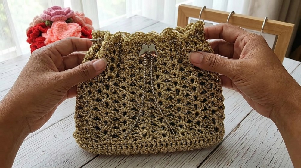 Crochet Bag Tutorial How to Crochet a Bag – Easy Gray Drawstring Tote 7