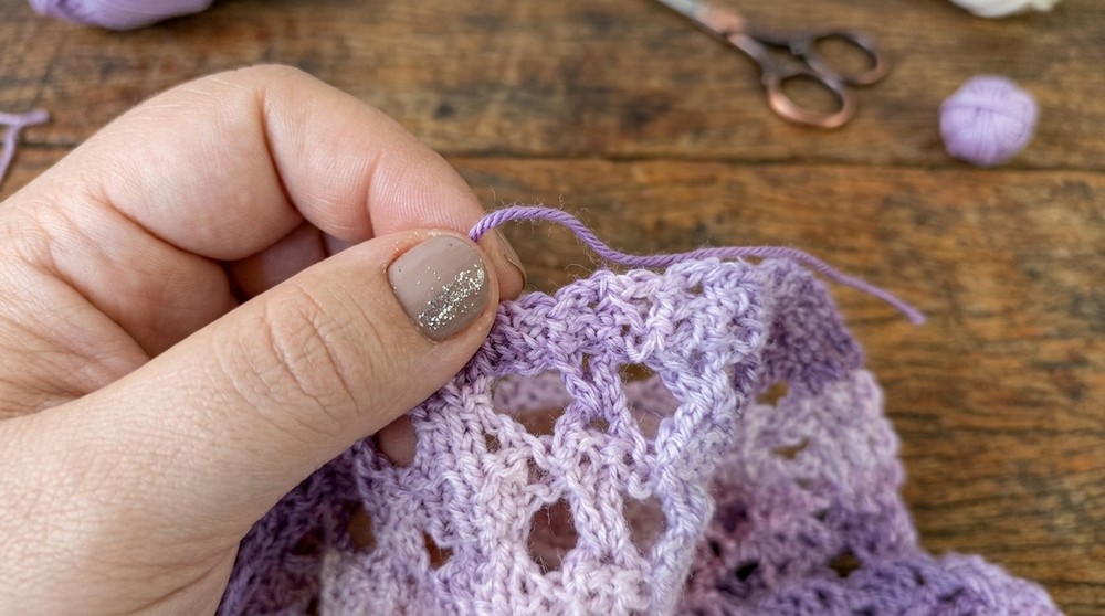 Crochet lace blouse - With instructions for making it in all sizes 4