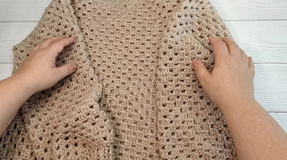 Crochet sweater with 2 granny squares - All sizes 6