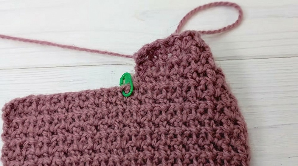 Crocheted scarf with buttonhole – Easy and with 1 ball of yarn 5