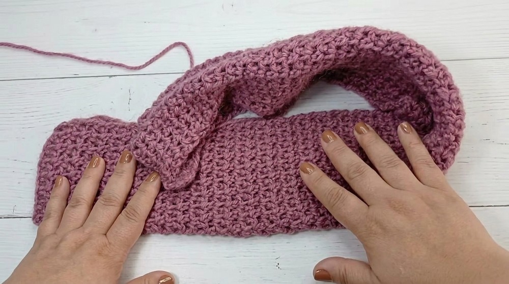 Crocheted scarf with buttonhole – Easy and with 1 ball of yarn 6