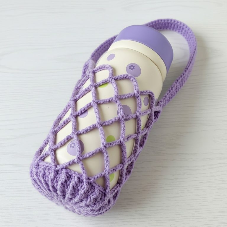 Crocheting a foldable water bottle holder 8