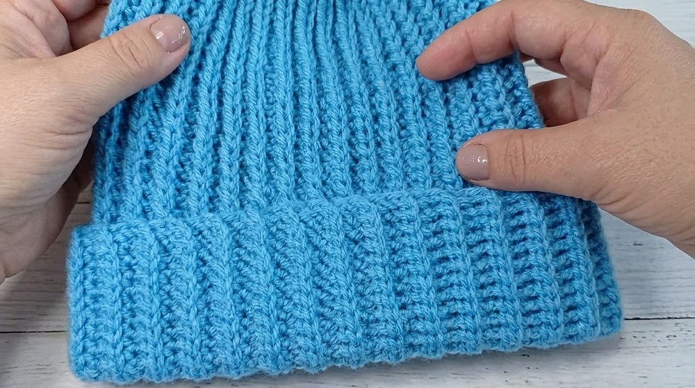 Hat knitted with a crocheted rectangle - Easy, quick and for any size 6