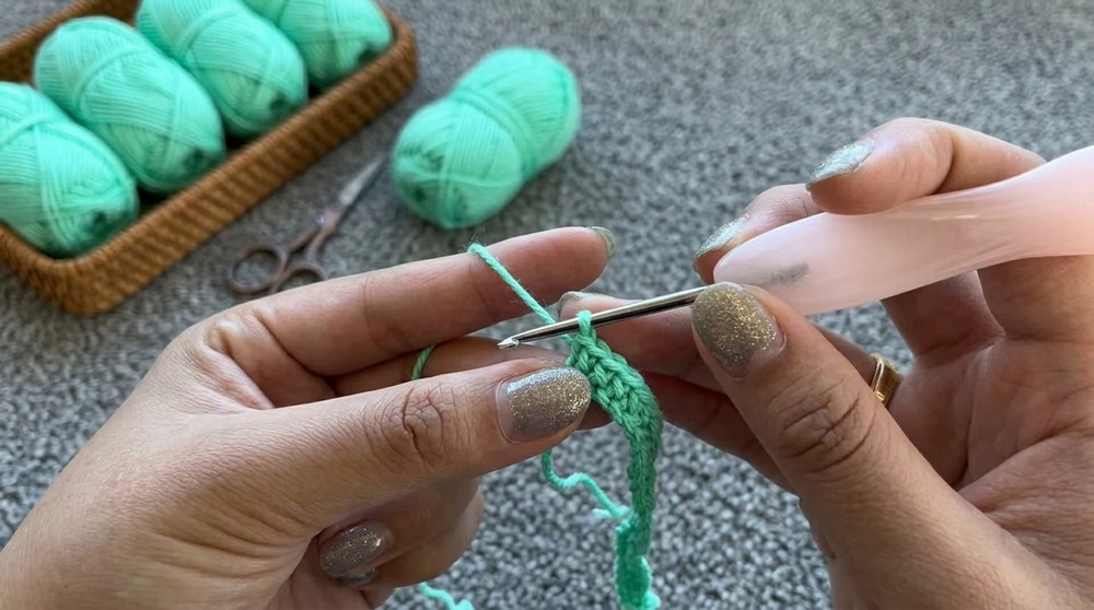 How To crochet a mesh crop top super simple for beginners 3