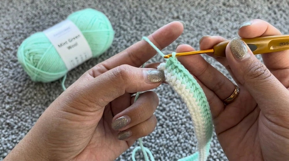 How To crochet a mesh crop top super simple for beginners 4