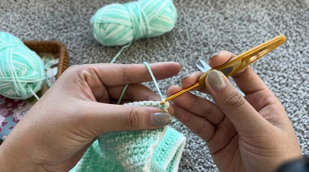 How To crochet a mesh crop top super simple for beginners 5