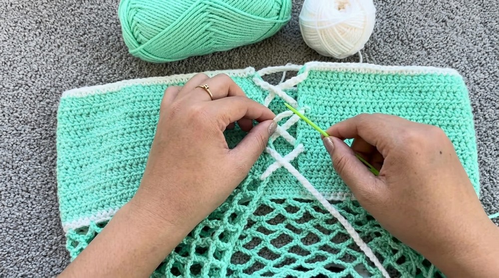 How To crochet a mesh crop top super simple for beginners 7