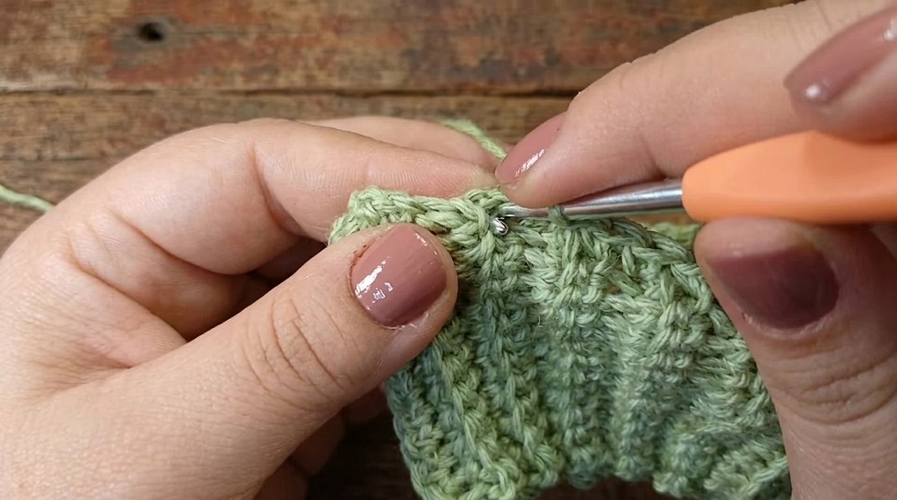 How to Crochet Mittens – Easy and Without Increases 5
