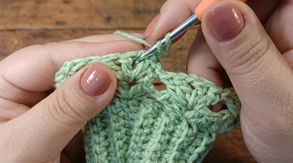 How to Crochet Mittens – Easy and Without Increases 6