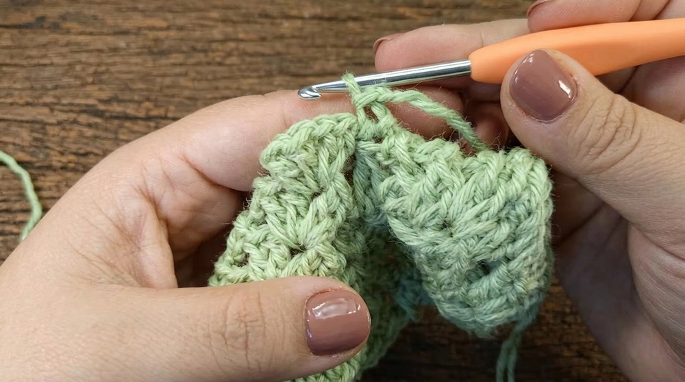 How to Crochet Mittens – Easy and Without Increases 8
