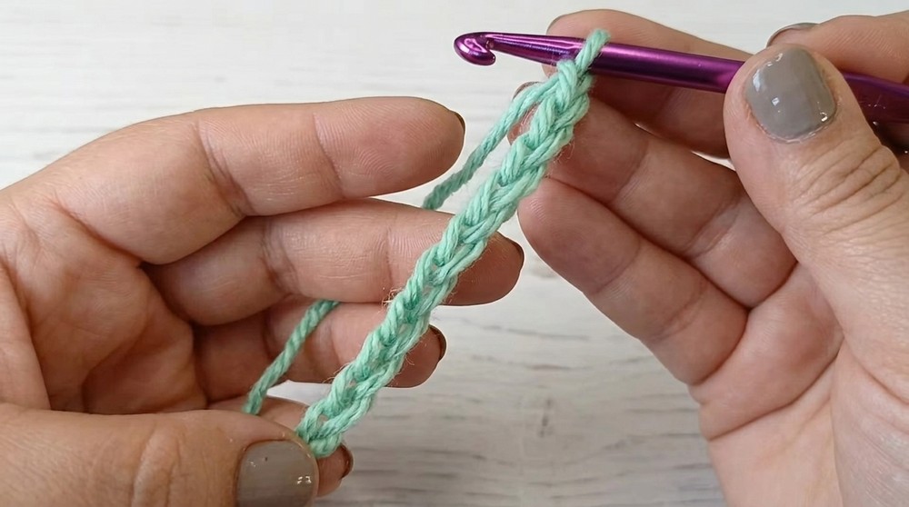 How to Crochet a Neckline – With a Rectangle and a Raised Stitch 3