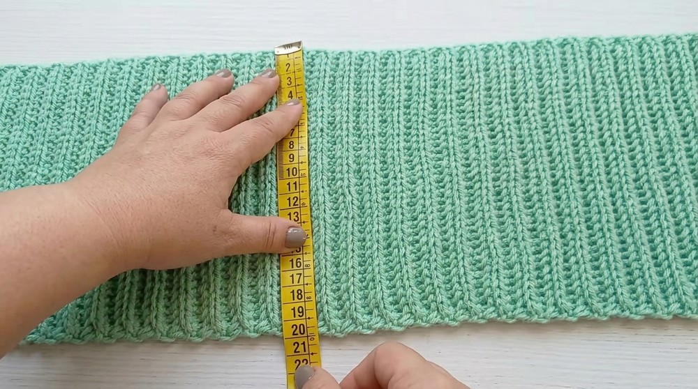 How to Crochet a Neckline – With a Rectangle and a Raised Stitch 4