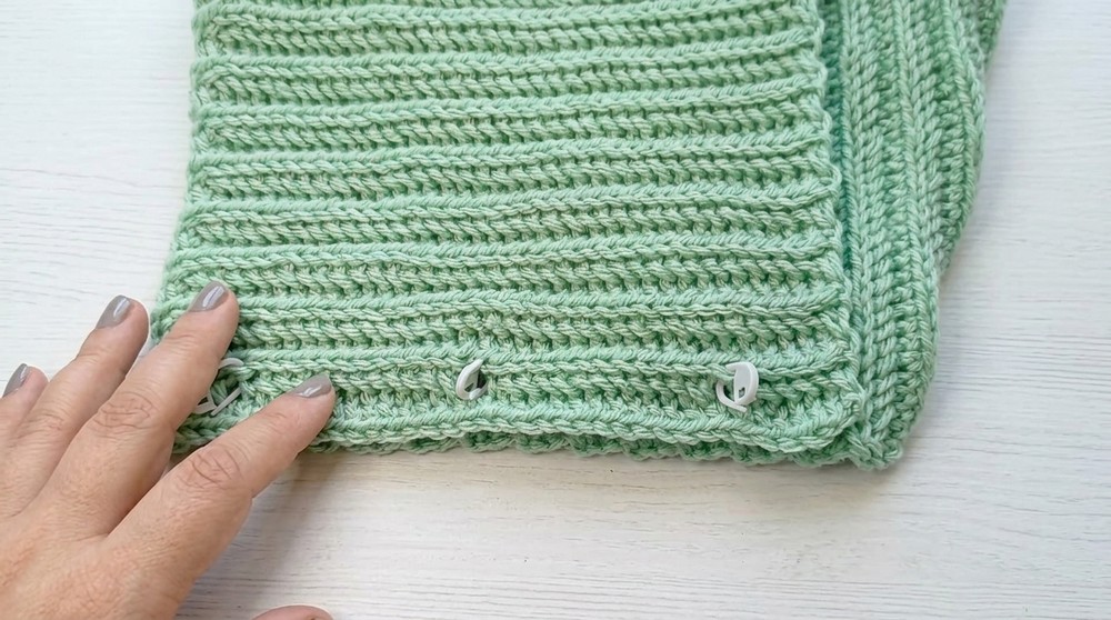 How to Crochet a Neckline – With a Rectangle and a Raised Stitch 5