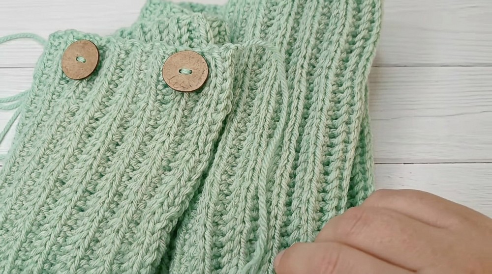 How to Crochet a Neckline – With a Rectangle and a Raised Stitch 6