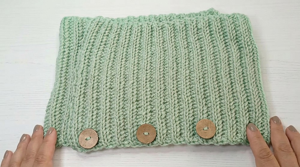How to Crochet a Neckline – With a Rectangle and a Raised Stitch 7
