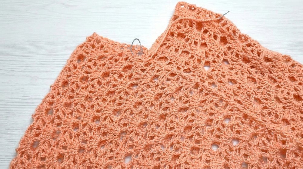 How to Crochet a Roses Lace Poncho 7