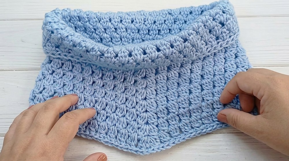 How to crochet an easy V-neck – Ideal for winter 7