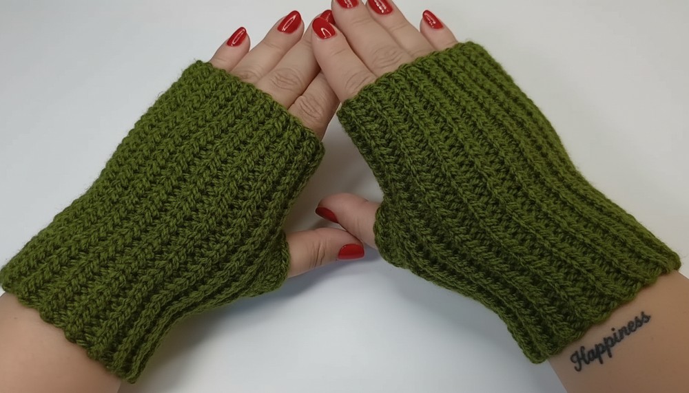 How to crochet mittens – With a rectangle 2
