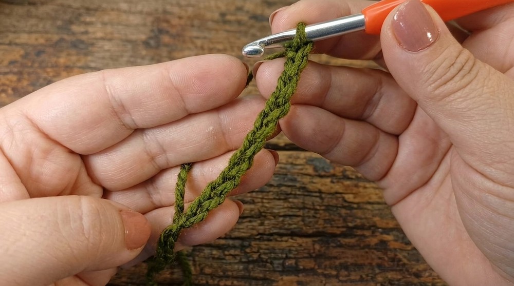 How to crochet mittens – With a rectangle 3