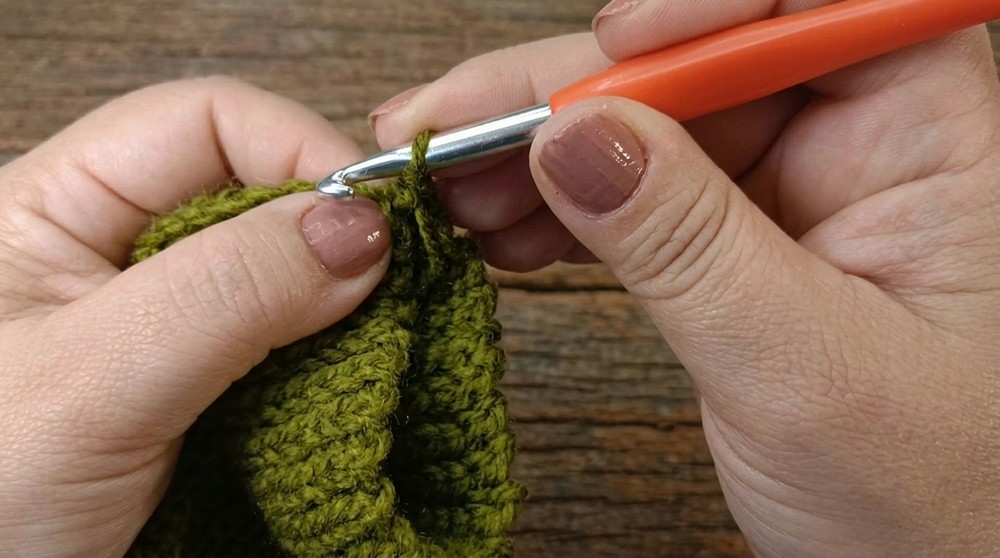 How to crochet mittens – With a rectangle 6