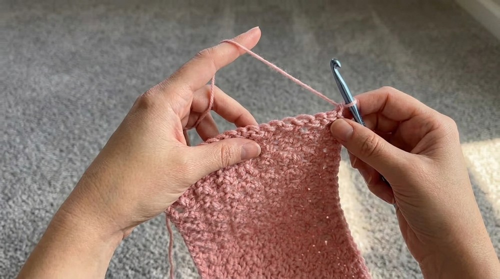 Simple Crochet Baby Blanket - A Quick & Easy 5