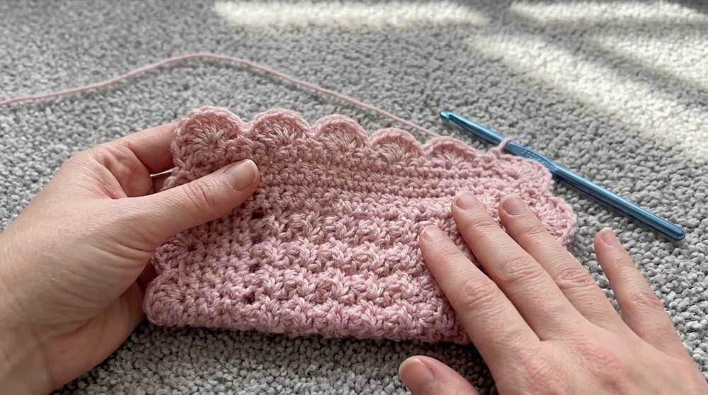 Simple Crochet Baby Blanket - A Quick & Easy 7