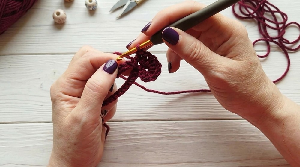 Very easy pattern poncho Autumn to crochet just repeating a stitch 3
