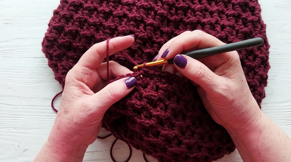 Very easy pattern poncho Autumn to crochet just repeating a stitch 8