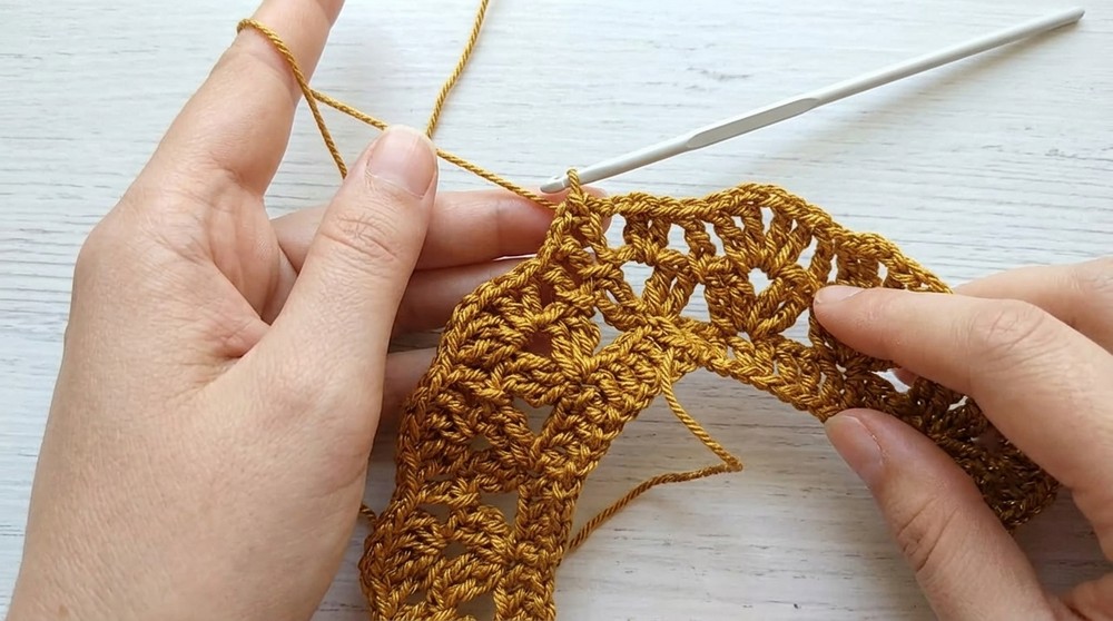 easy crochet poncho tutorial (subtitles available) 4