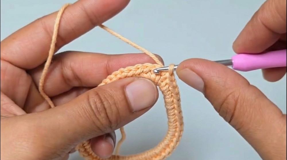 Easy Crochet Scrunchie The Perfect Handmade Gift 4