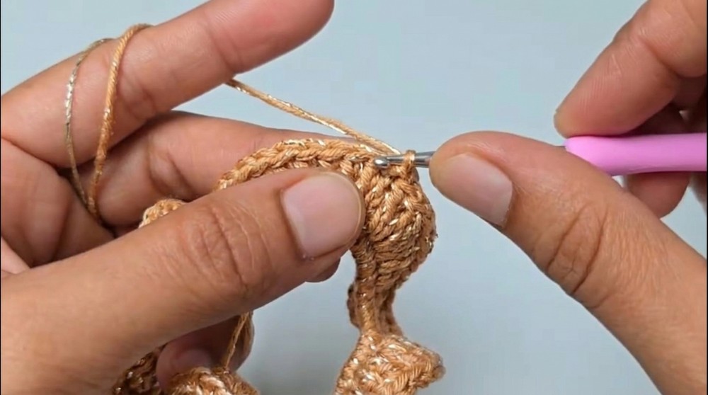 Easy Crochet Scrunchie The Perfect Handmade Gift 5