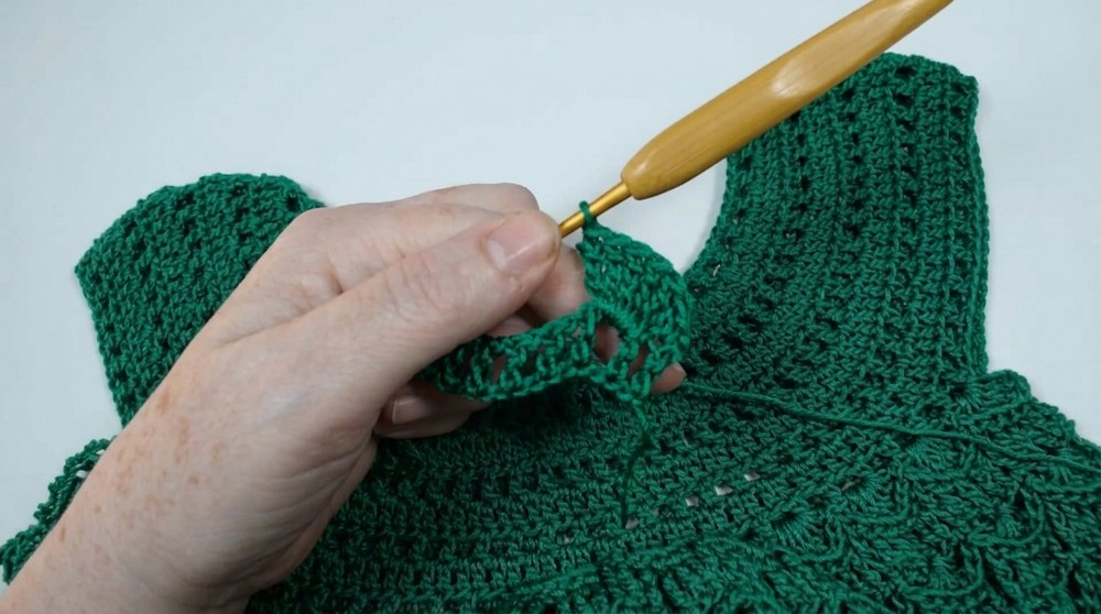 Very easy crochet bolero or torera for girls to match with a dress 3