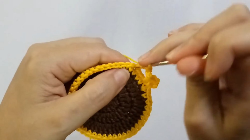 Best sellers! Easy and quick sunflower coaster to make (5)