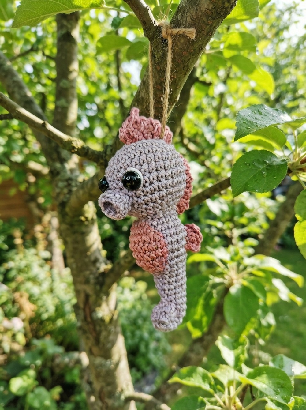 Crochet Cute Seahorse Keychain Pattern (2)