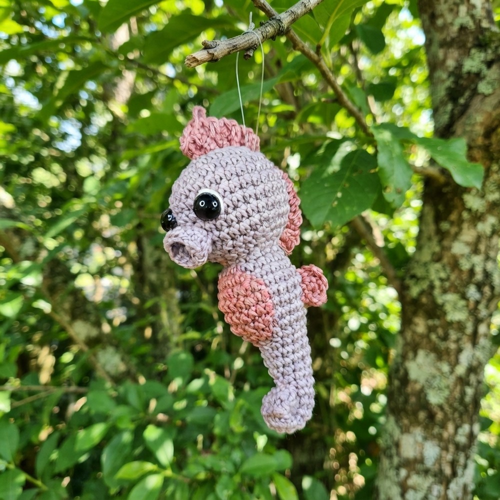 Crochet Cute Seahorse Keychain Pattern (3)
