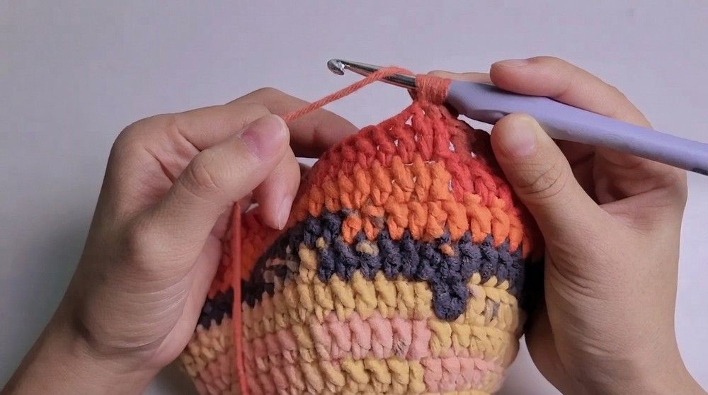 Crochet a Super Cute Rainbow Elf Hat Easy Multicolor Elf Hat Tutorial (4)