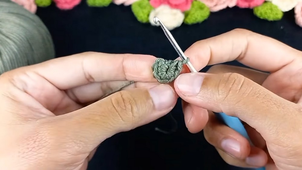 _CUTEST CROCHET FLOWER KEYCHAIN