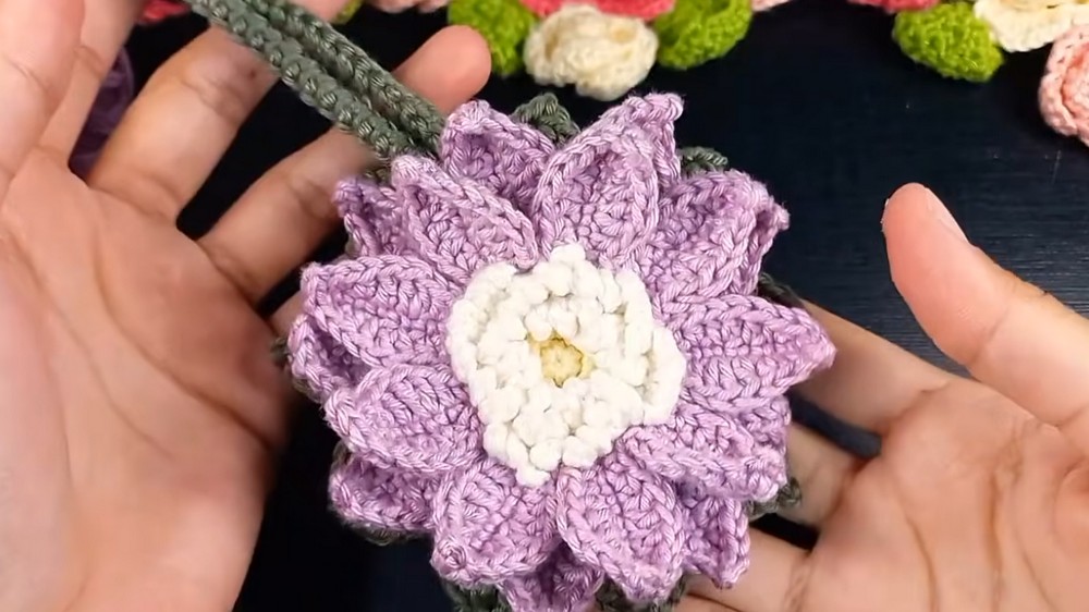 _CUTEST CROCHET FLOWER KEYCHAIN