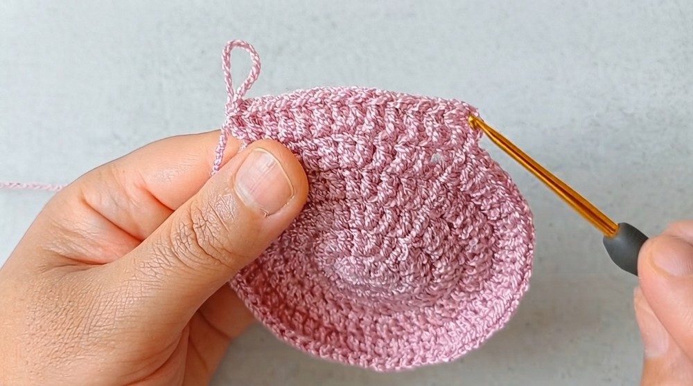 Easy Crochet Sequin Beanie Hat Tutorial