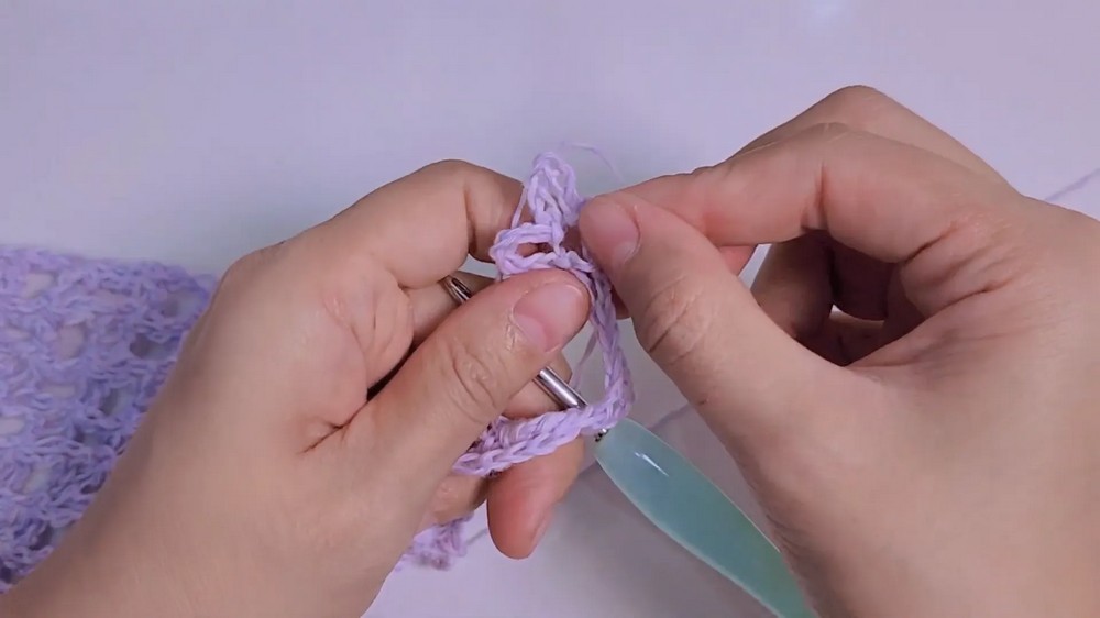 How to Crochet a Triangle Scarf Easy Crochet for Beginners (3)