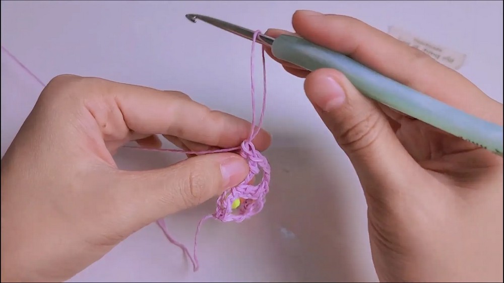 How to Crochet a Triangle Scarf Easy Crochet for Beginners (4)