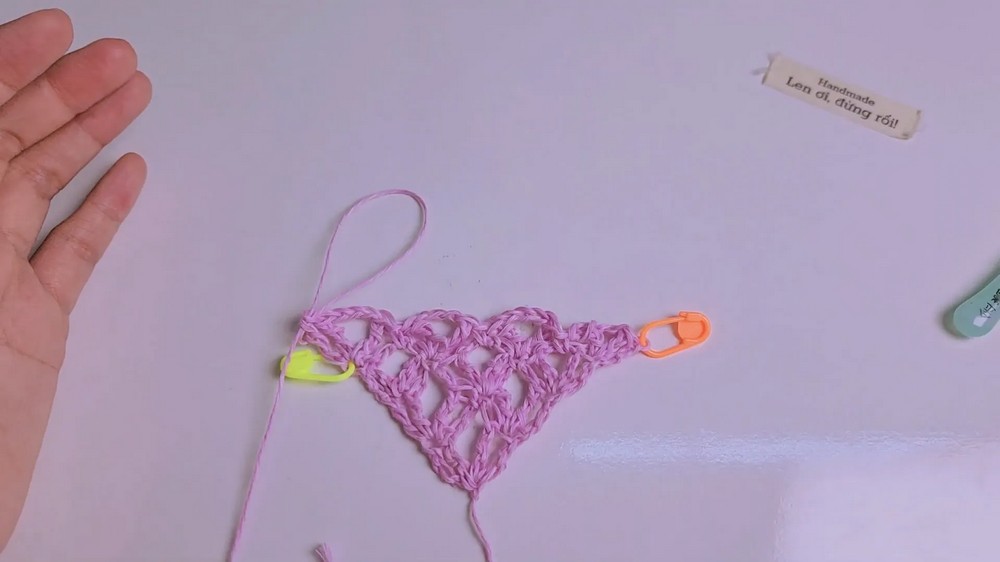 How to Crochet a Triangle Scarf Easy Crochet for Beginners (6)