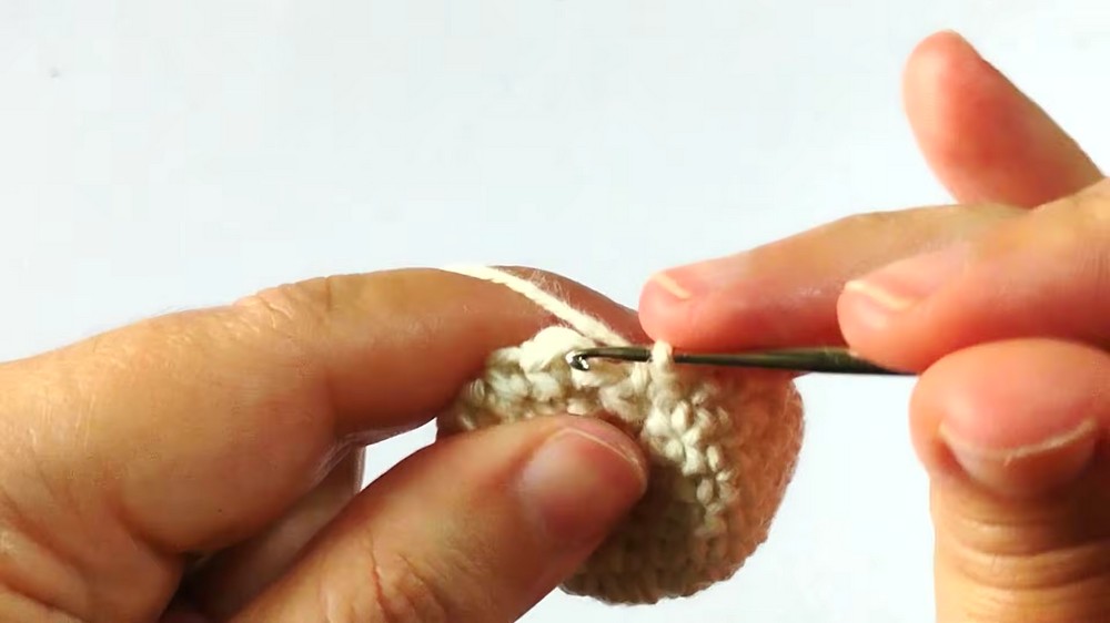 SO CUTE! Easy Crochet Kitten Bracelet Tutorial (4)