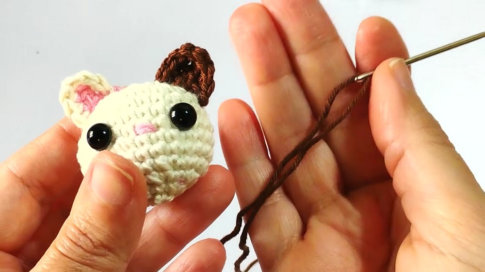 SO CUTE! Easy Crochet Kitten Bracelet Tutorial (6)
