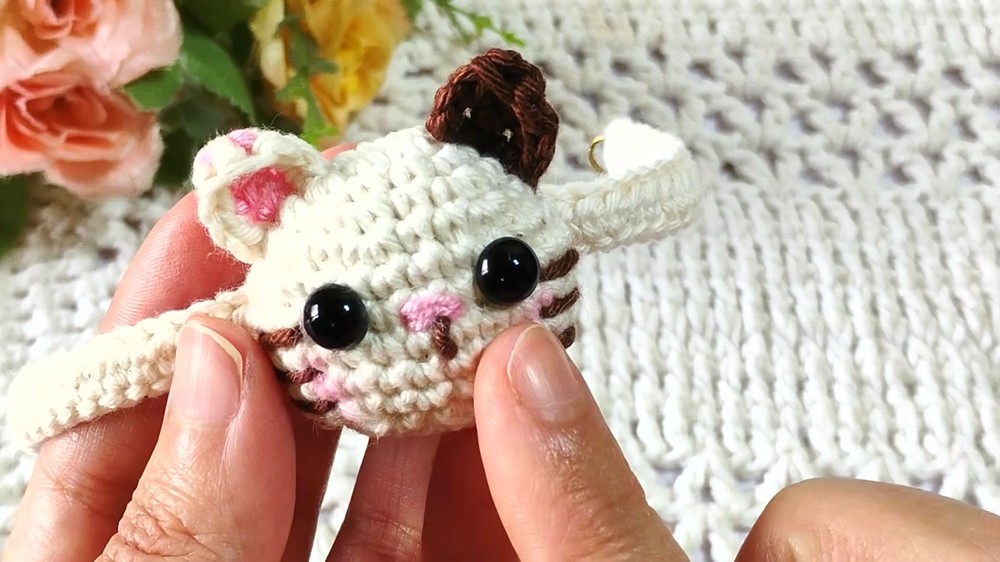 SO CUTE! Easy Crochet Kitten Bracelet Tutorial (7)